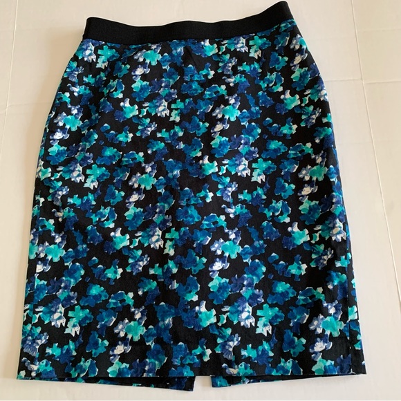 Ann Taylor. Floral pencil skirt, size 2. Black/blue/white. Elasticated w… - Picture 1 of 11